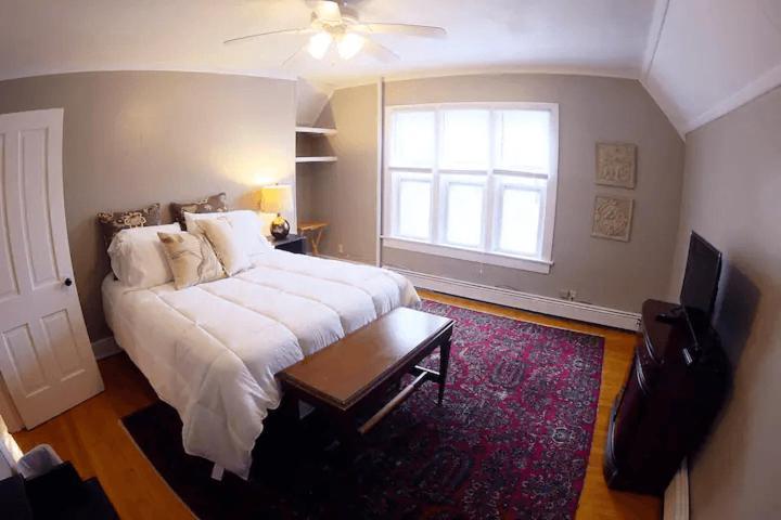 Cozy 3 & 4 Bed Home 2 Blocks To Hospitals & Lambeau Green Bay Kültér fotó