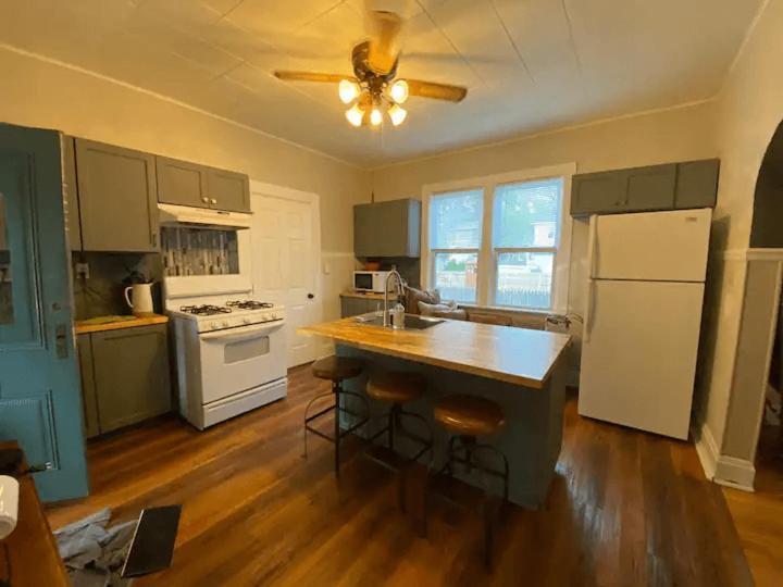 Cozy 3 & 4 Bed Home 2 Blocks To Hospitals & Lambeau Green Bay Kültér fotó