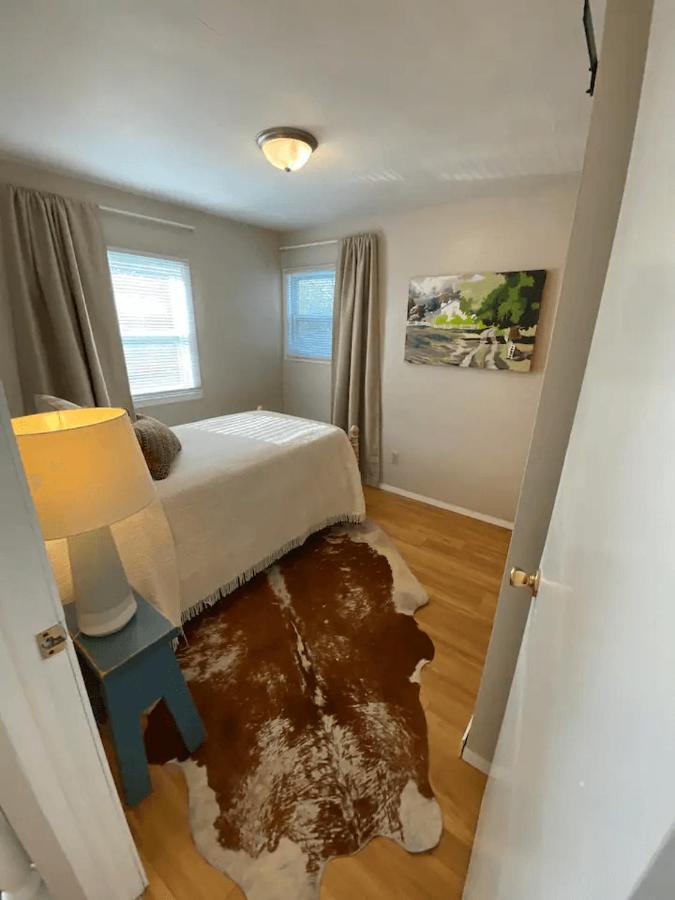Cozy 3 & 4 Bed Home 2 Blocks To Hospitals & Lambeau Green Bay Kültér fotó